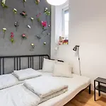 Industrial Style Appartment With Ac Steps To Gozsdu