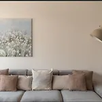 Prime Central Apartment With Balcony