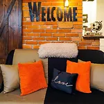 Rustic Flat With Perfect Location