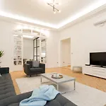 Space And Style In The Heart Of Budapest W 2Br&2Bt