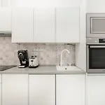 Designer Apartment On The Budapest Broadway W 2Br, Ac And Panorama Balcony