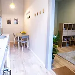 Cozy Apartment On The Boulevard.