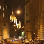 Parliment Luxury Apartment