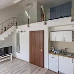 Prtr Apartment W/ Free Parking