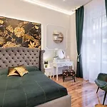 Premium Art Deco Apartment At Broadway // 4Bdr & 3Br