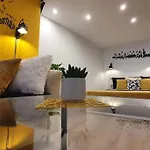 Violet Apartment With Air Condition