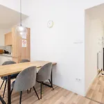 Delta Curve Apartment