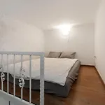 D63 Dohany Apartment
