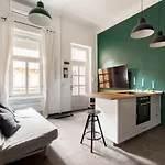 D63 Dohany Apartment