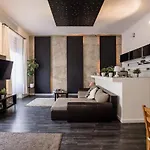 Spacious Apartment Almassy