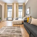 Deluxe Kazincy Apartment In The Heart Of Budapest