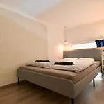 Cute Gallery Flat In Kiraly Street