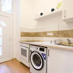 1 Bedroom Flat In Nyar Str., Downtown