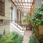 Cosy Two Bedroom Flat In Josika Street, Paprika