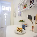 Cosy Two Bedroom Flat In Josika Street, Paprika
