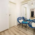 B104 - Liberty Bridge Lovely Home With Free Parking