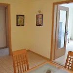 Rose Garden City Apartment