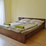 Rose Garden City Apartment