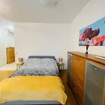 Central Studio Close To Andrassy Avenue For 4 Persons