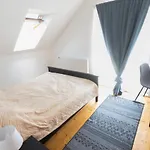 Hi-Bp Garden City Batsanyi Apartment 3 Rooms, Apartment Upstairs Near The City Train With Free Parking