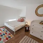 Stylish 2-Bedroom Apartment In Central Budapest