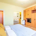 Convenient City Stay
