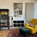 Bright & Spacious Home In Buda