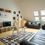 Central Apartment At Gozsdu Court, 60 Sqm, 2 Rooms With 2 Ac, Elevators, Kitchen