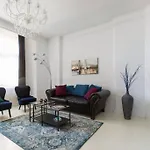 Grand Style&Luxury In The Center - 3Br With Balcony