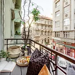 Chill On The Screened Balcony-Budapest Most Historic Landmarks