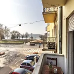 Bright & Spacious Riverside Apartment With Balcony