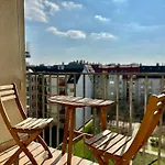 City Break Apartment - Private Garage, Ac, Balcony
