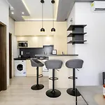 Cosy Apartment In Heart Of The City -Prime Location