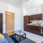 Downtown Cozy Home In The Gozsdu Garden