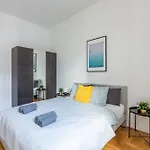 Downtown Cozy Home In The Gozsdu Garden