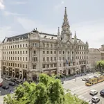 Casadeco Budapest Apt-Stunning New York Cafe View