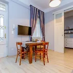 Central Cityscape Retreat By Nw