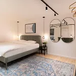 Opera 18 Apartment