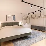 Opera 18 Apartment