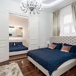 Opera Balkony Luxury Apartment With Free Parking