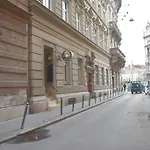 Yes, Yes! Lovely Apartment Good Amenities Budapest Center