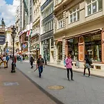Luxury Apartment By The Famous Vaci Street