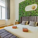 Luxury Apartment By The Famous Vaci Street