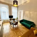 Happy Days Apartment 2