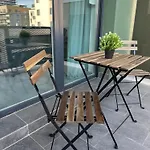 Modern Riverside Apartmen With A Balcony And Garage