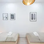 Trendy Central Apartment At Castle