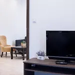 Very Central Modern And Cozy Ac Apartment