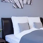 Very Central Modern And Cozy Ac Apartment