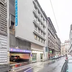 Very Central Convenient Flat