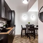 Walk To Nightlife From Elegant And Quiet Apartment